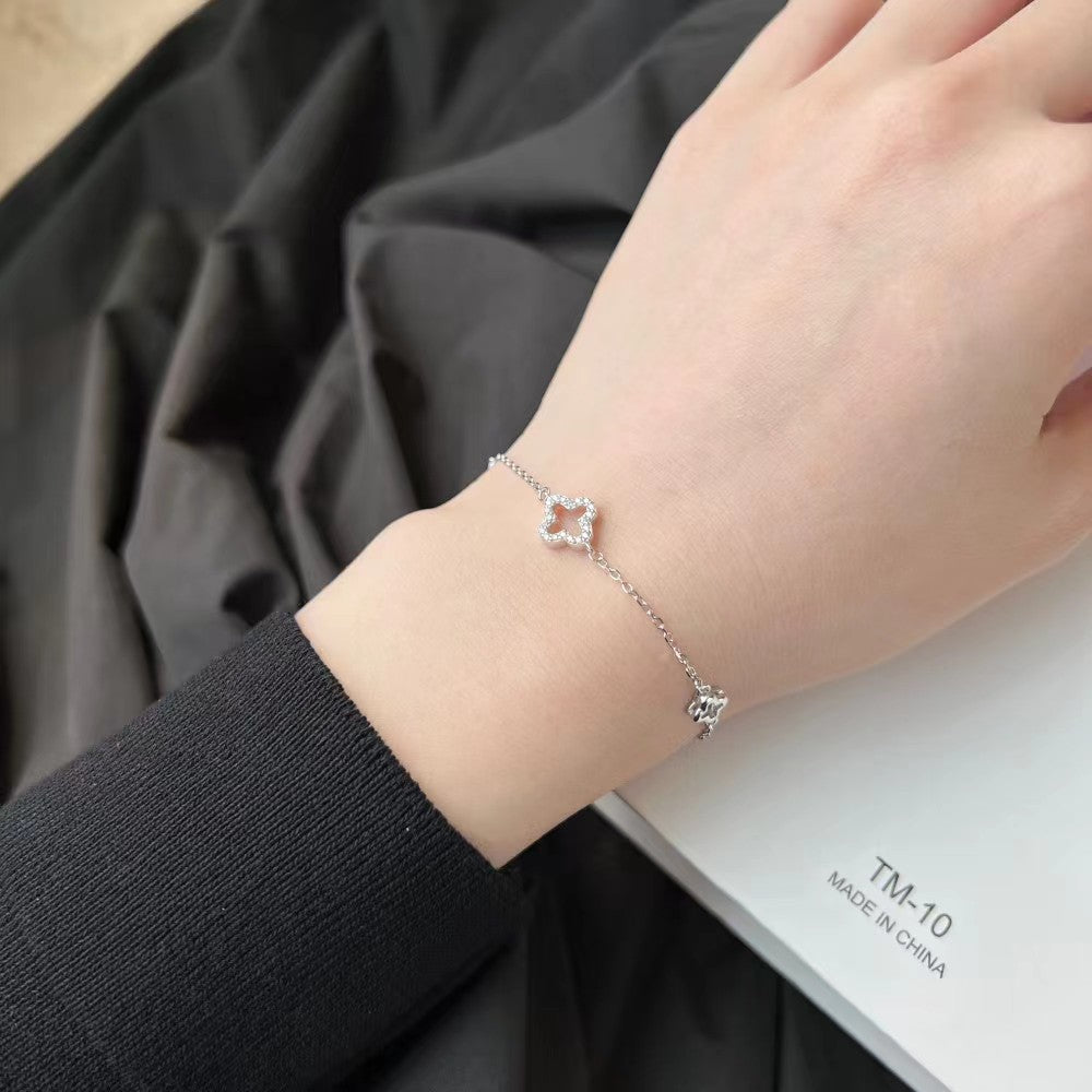 Clover hollow bracelet