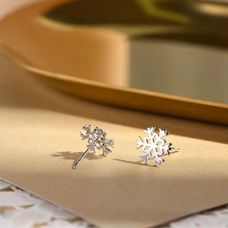 Snowflake earrings